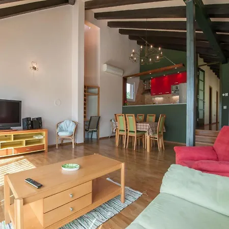 Charming In With Garden Holiday home *