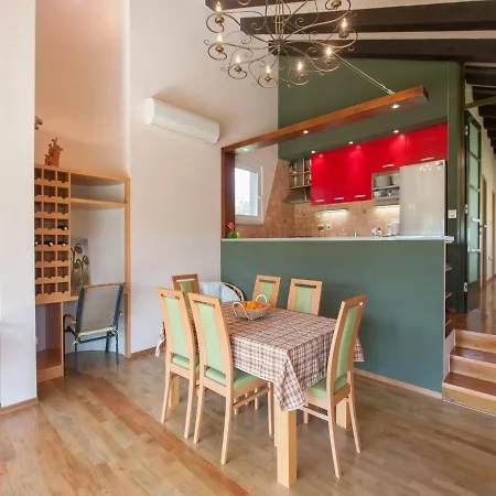 Holiday home Charming In With Garden *