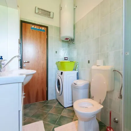 Charming In With Garden Holiday home