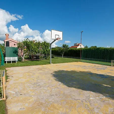 Holiday home Charming In With Garden *