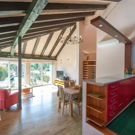 Holiday home Charming In With Garden *